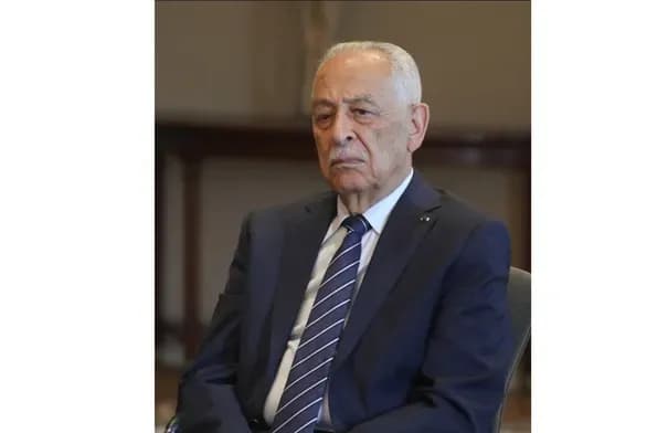 العيسوي ينقل تعازي الملك وولي العهد لعائلتي العنيزان والمومني