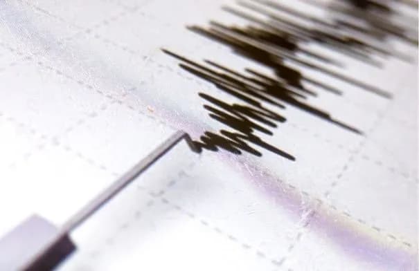 زلزال بقوة 4.8 درجات يضرب غرناطة الإسبانية ويصيب ثلاثة أشخاص
