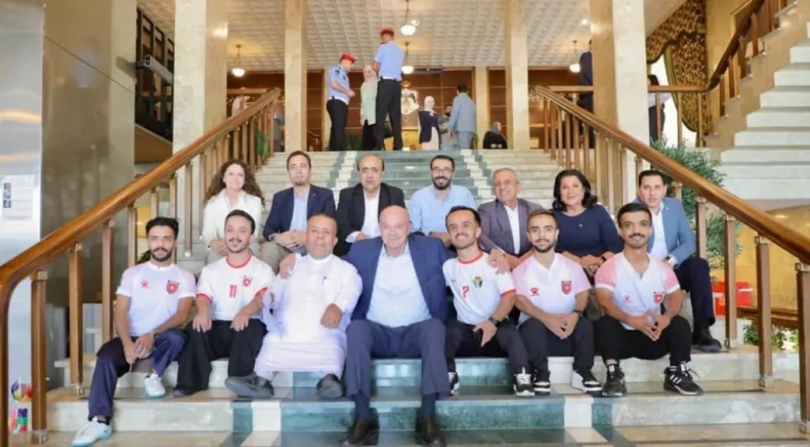 الفايز يلتقي منتخب قصار القامة ويؤكد دعمه لتمكينهم