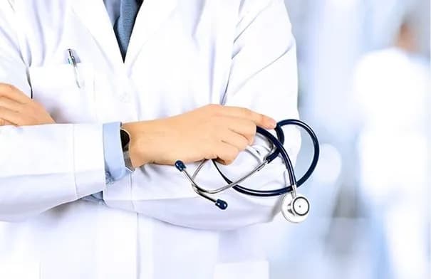 الطراونة: 43 ألف طالب طب في الأردن والخارج وخلل في التوازن بين التخرج والتدريب