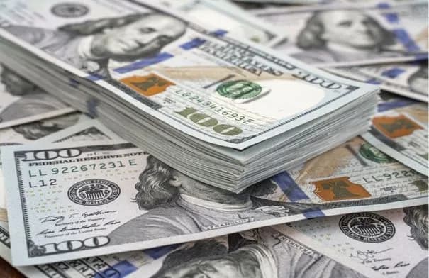 الدولار يهبط قرب أدنى مستوياته في أشهر مع تراجع عوائد السندات الأميركية
