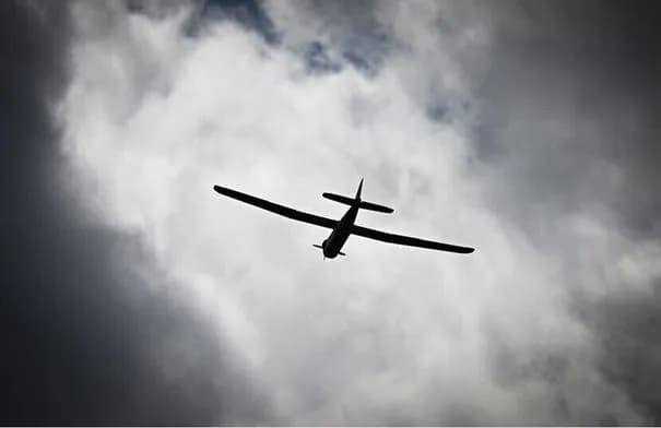 واشنطن تشن أول ضربة عسكرية على إيران منذ أسابيع وتستهدف منصات صواريخ في هرمز