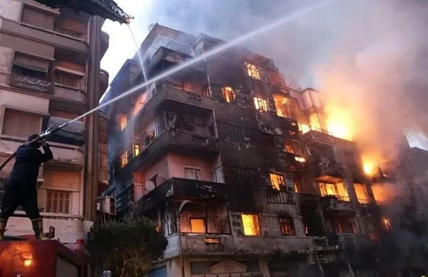 حريق ضخم في عقار سكني بالجيزة يسفر عن 9 إصابات