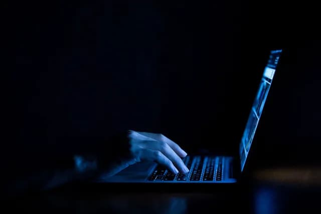الأمن العام يحذر من حسابات وهمية تزعم التلاعب بعلامات التوجيهي