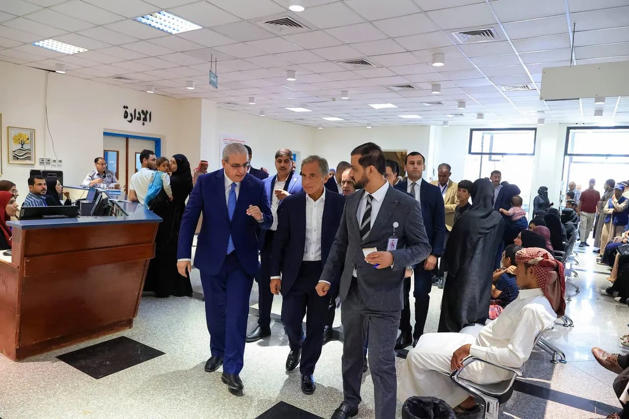 رئيس الوزراء يتفقد مستشفى البادية الشمالية ويوجه بتسريع أعمال التأهيل