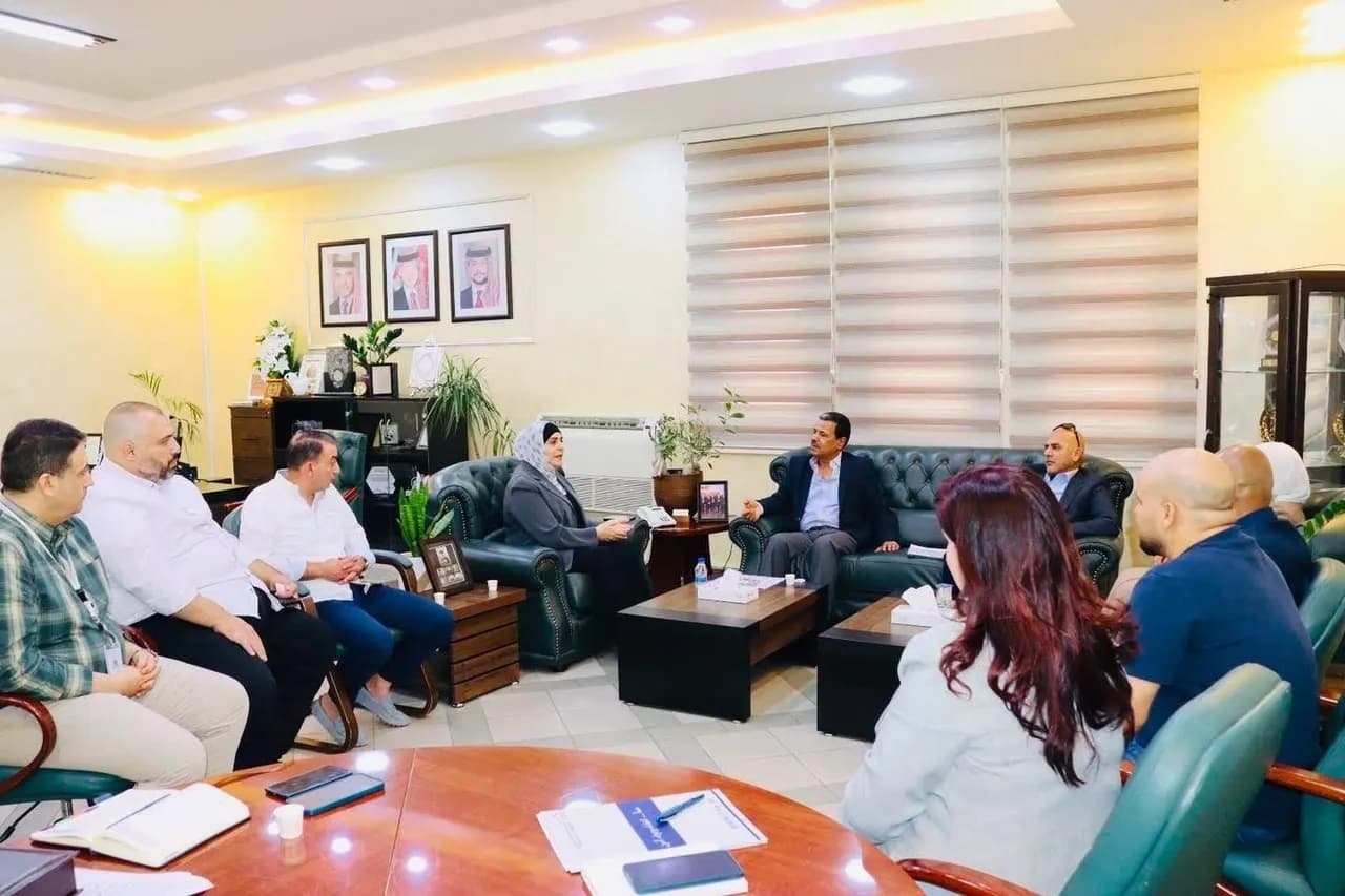 الغذاء والدواء ونقابة المطاعم تبحثان تعزيز الرقابة الصحية