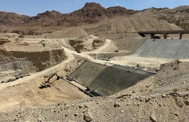 الأشغال تنهي حماية جسر زرقاء ماعين وتواصل أعمال جسري الموجب ووادي الشقيق