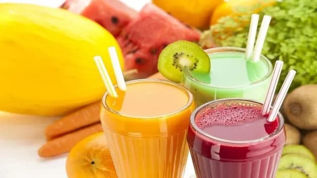 كوب عصير يومي قد يخفف الاكتئاب.. دراسة بريطانية تكشف النتائج