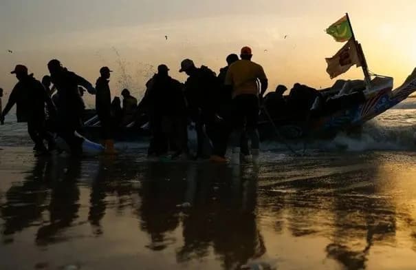 خفر السواحل الموريتاني ينقذ 315 مهاجرًا بينهم أطفال قبالة نواذيبو