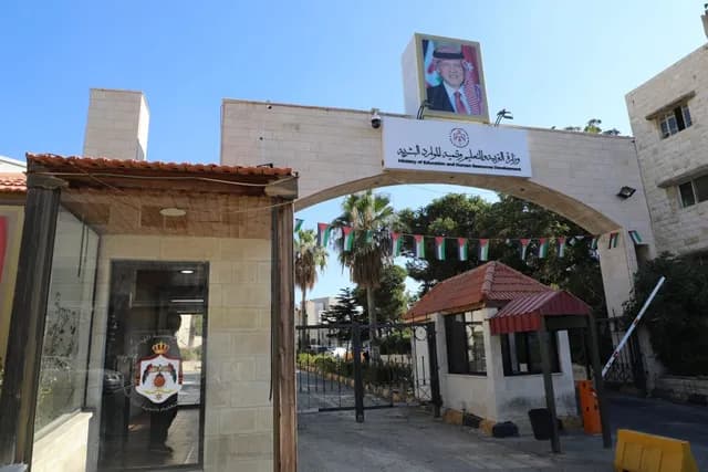 الأردن يبدأ تطبيق نظام توزيع طلبة المسار الأكاديمي لمواليد 2010 بسقف 30% لكل حقل