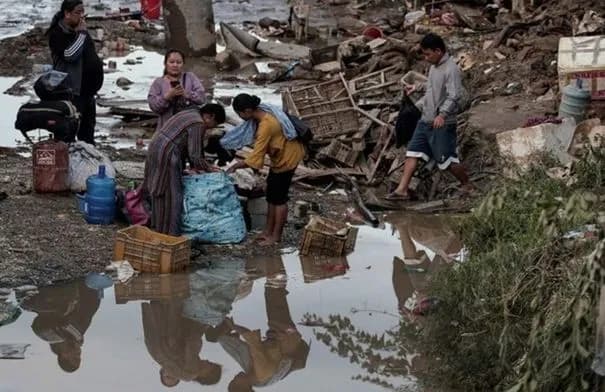 نيبال: 1400 مفقود و392 قتيلاً في فيضانات حدودية مع التبت