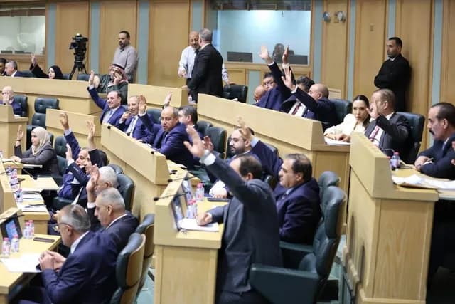 النواب يقر 35 مادة من قانون الإدارة المحلية ويواصل التصويت الأربعاء