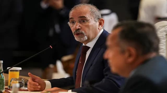 الصفدي: توقيع 24 اتفاقية ومذكرة تفاهم خلال زيارة الملك إلى الصين