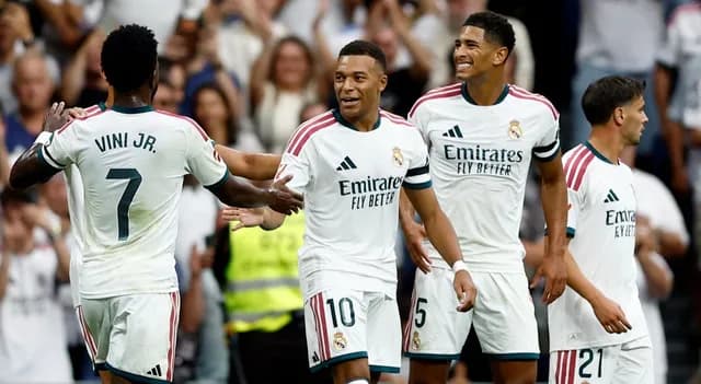 ريال مدريد يحقق فوزًا كبيرًا على ملقا بثلاثية في الشوط الأول