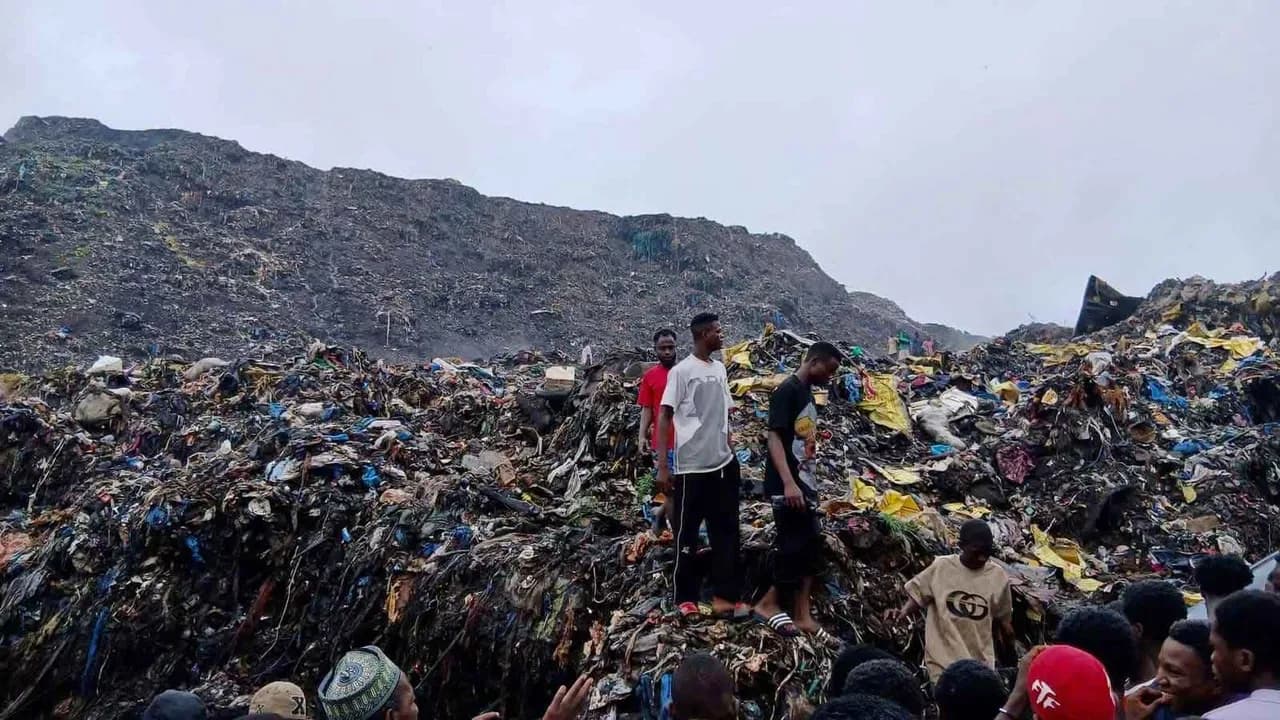 غينيا: 30 قتيلاً في انهيار مكب نفايات بكوناكري بعد أمطار غزيرة