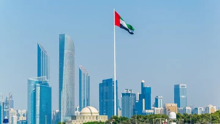 الإمارات توقف التبادلات التجارية والمالية مع إيران