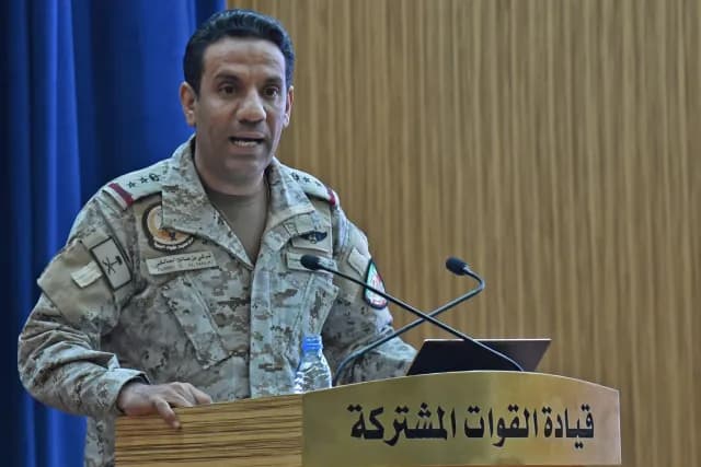 إصابة 11 مدنيًا بينهم طفل في هجوم حوثي على نجران