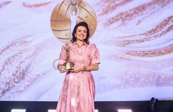 الأميرة آية بنت فيصل تتسلم جائزة تقدير من الاتحاد الآسيوي للكرة الطائرة