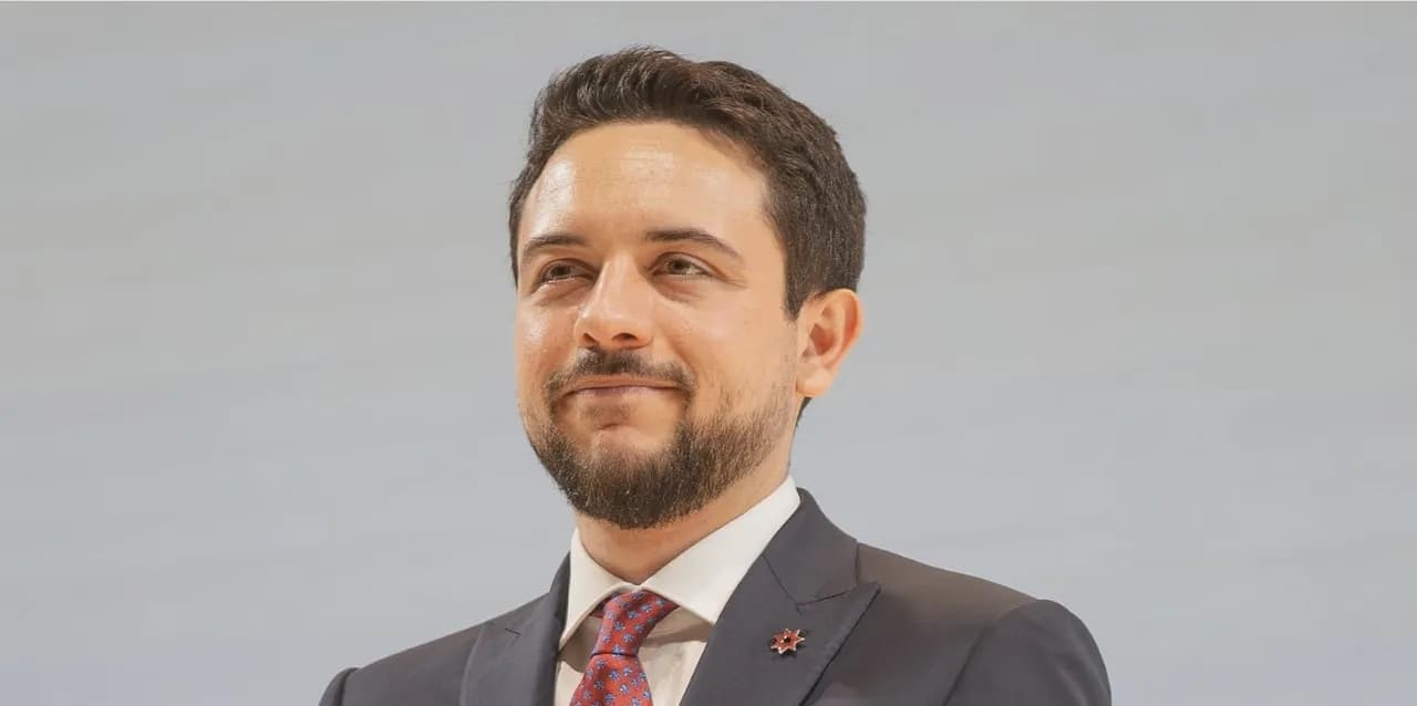 ولي العهد يهنئ الأميرة إيمان وزوجها بقدوم التوأمتين