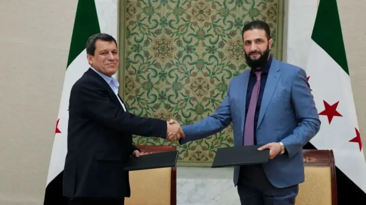 الشرع يعين مظلوم عبدي مستشارًا له بعد حل قسد