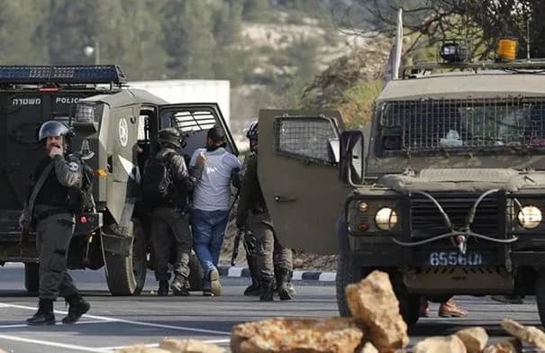 الاحتلال يعتقل 19 فلسطينيا ويهدم منازل في الضفة الغربية