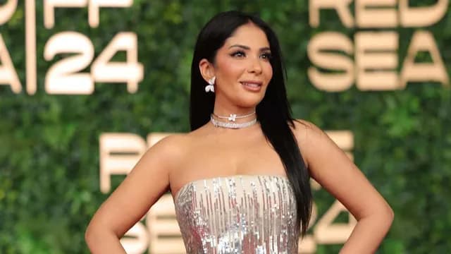 منى زكي تواجه حجزًا على أموالها في 3 بنوك بعد حكم قضائي