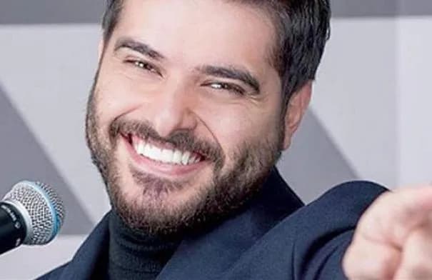 ناصيف زيتون يلتقي والدته بعد غياب قبيل حفله في لبنان