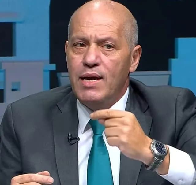 رئيس الوزراء الأردني يثبت نهج "الأقل تعديلاً" بحكومته
