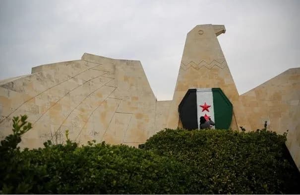 القضاء السوري يحدد مواعيد النطق بالأحكام بحق ثلاثة من مسؤولي النظام السابق