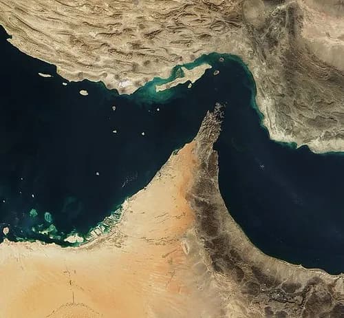 إيران: البيان المشترك مع عُمان حول مضيق هرمز في مرحلة الصياغة النهائية، والحوثيون يستهدفون ناقلتي نفط سعوديتين