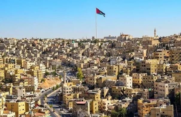 انخفاض تدريجي في الحرارة بالأردن حتى السبت مع بقاء الأجواء حارة في المنخفضات