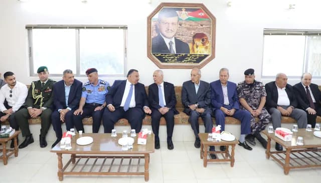 العيسوي ينقل تعازي الملك وولي العهد لعشيرة الحموري