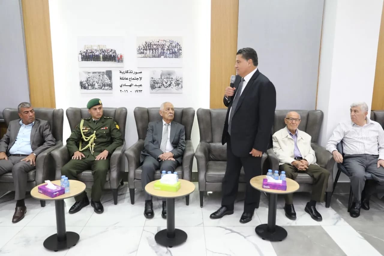 العيسوي ينقل تعازي الملك وولي العهد لعشيرة العواملة