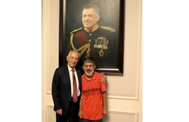 العيسوي يستقبل المواطن أيمن الزعبي في الديوان الملكي