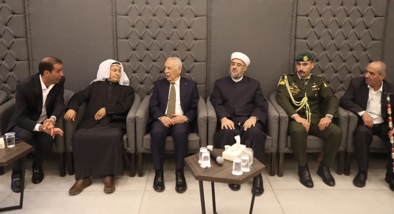 العيسوي ينقل تعازي الملك وولي العهد لعائلات في المفرق وجرش والزرقاء وعمان