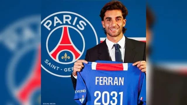 سان جيرمان يعلن رسمياً ضم فيران توريس من برشلونة حتى 2031