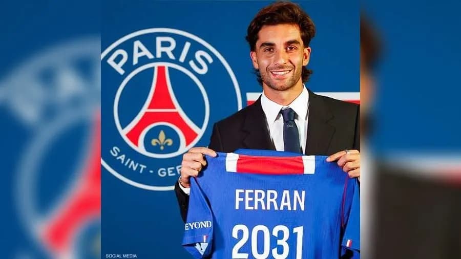 سان جيرمان يعلن رسمياً ضم فيران توريس من برشلونة حتى 2031