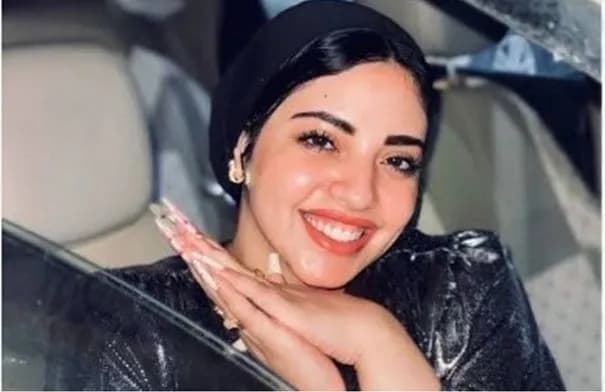 حريق يلتهم سيارة المطربة المصرية آية شعبان بعد حفل زفاف