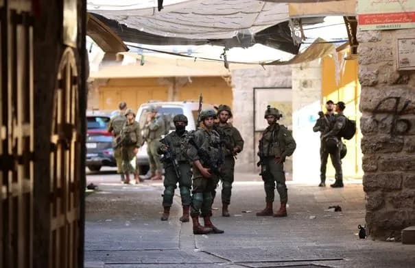 الاحتلال يواصل اعتداءاته بالضفة: مصادرة أراضٍ واقتحامات واعتقالات