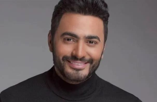 تامر حسني يعود إلى المسرح في 14 أغسطس بعد وفاة والده