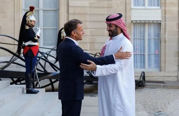 ماكرون يستقبل محمد بن سلمان في الإليزيه في اليوم الثاني من زيارة الدولة