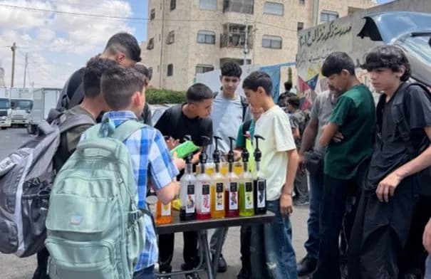ضبط مركبة تبيع عصائر للطلبة أمام مدرسة في حي نزال بعمّان