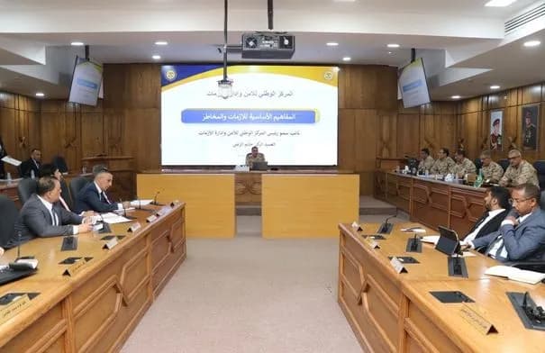 العميد الركن حاتم الزعبي يلقي محاضرة حول إدارة الأزمات لدورة الدفاع الوطني 24