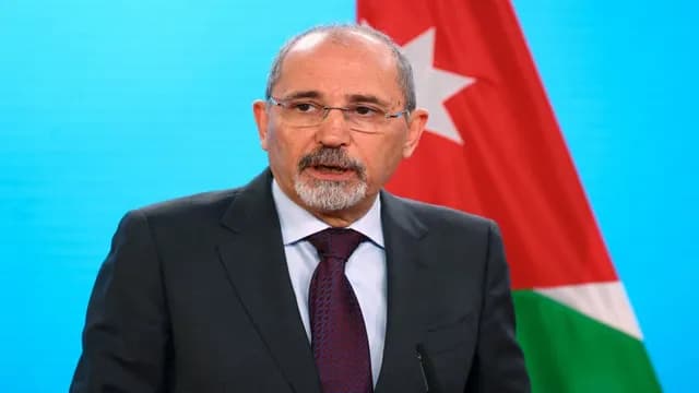 الصفدي ووزير خارجية بيرو يبحثان تعزيز العلاقات ويتفقان على مشاورات سياسية قريبًا