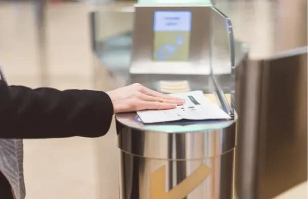 واشنطن تعلق مواعيد تأشيرات الهجرة في سفاراتها حول العالم