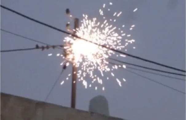 تماس كهربائي يتسبب بحريق في مطعم متنزه بعقربا دون إصابات
