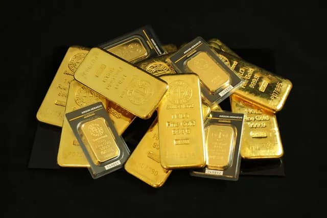 لماذا تتجه الدول إلى تكديس الذهب في ظل الأزمات العالمية؟
