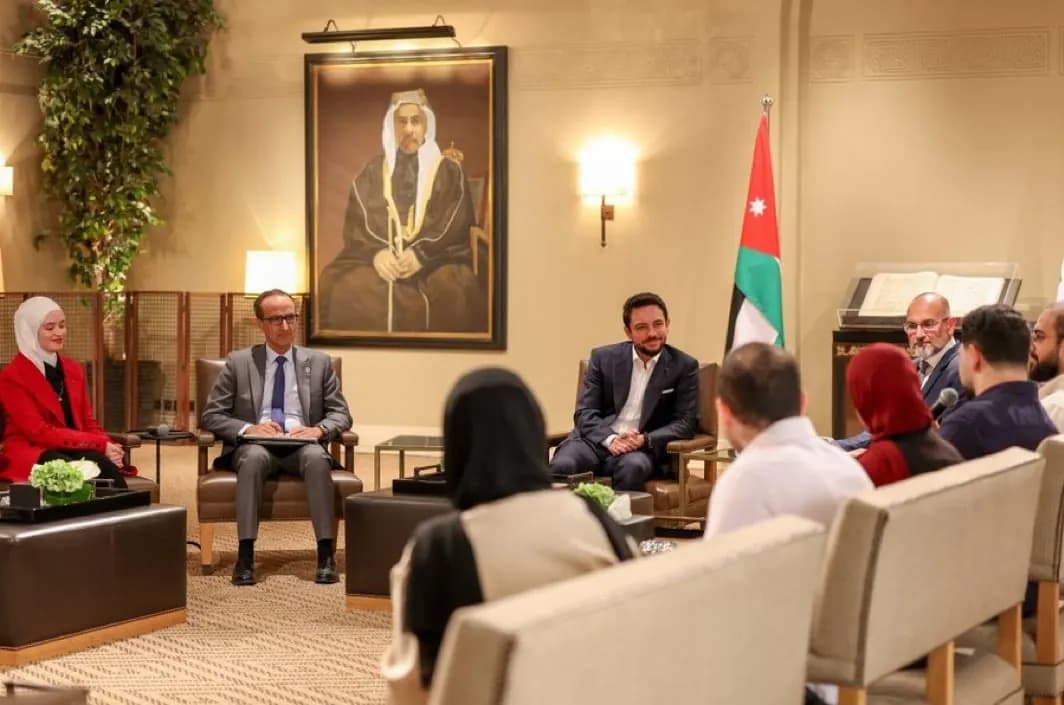 ولي العهد يلتقي مجلس شبكة خريجي برنامج خطى الحسين