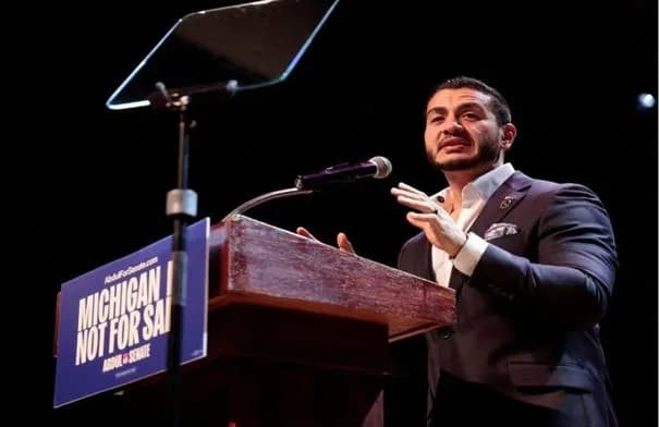 مرشح تقدمي من أصول عربية يفوز بانتخابات تمهيدية في ميشيغان