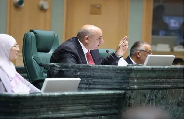 النواب يقر قانون الإدارة المحلية ويشترط انتخابات خلال عام بعد حل المجالس